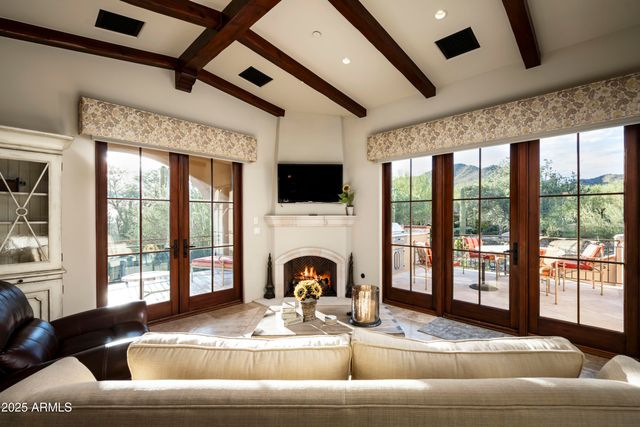 10955 E FEATHERSONG Lane, Scottsdale, AZ 85255