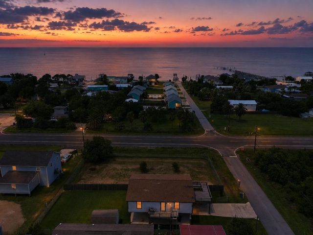 206 19th Street, Dickinson, TX 77539