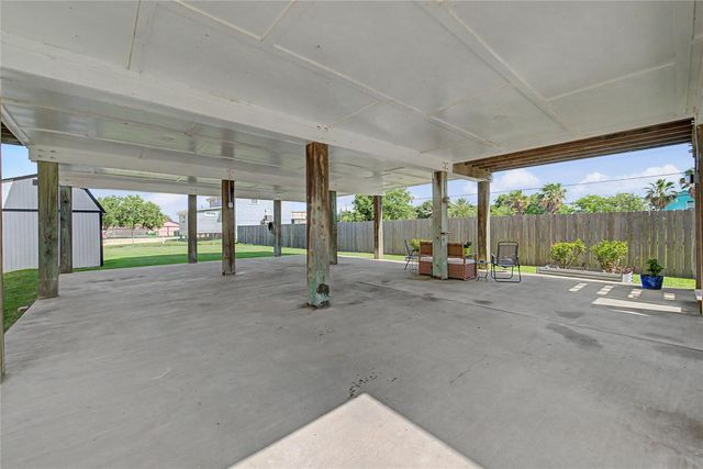 206 19th Street, Dickinson, TX 77539