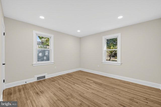 2 PERSHING AVE, Ewing, NJ 08618