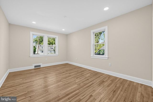 2 PERSHING AVE, Ewing, NJ 08618