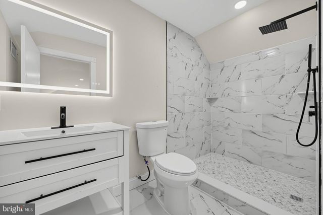 2 PERSHING AVE, Ewing, NJ 08618