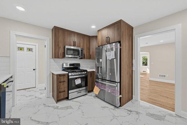 2 PERSHING AVE, Ewing, NJ 08618