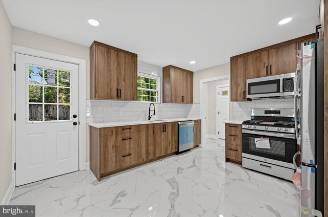 2 PERSHING AVE, Ewing, NJ 08618