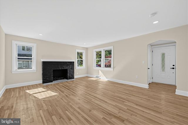 2 PERSHING AVE, Ewing, NJ 08618