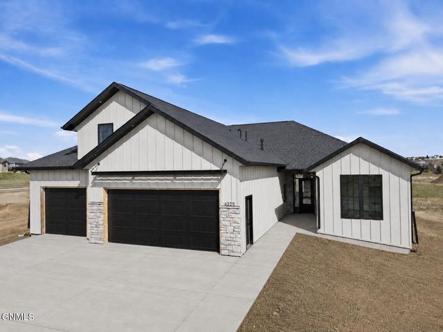 4325 Kites Lane, Bismarck, ND 58503 property photo