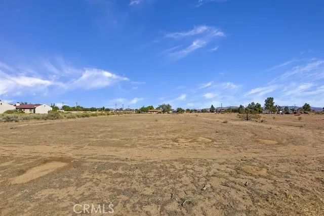 21775 Sioux Road, Apple Valley, CA 92308