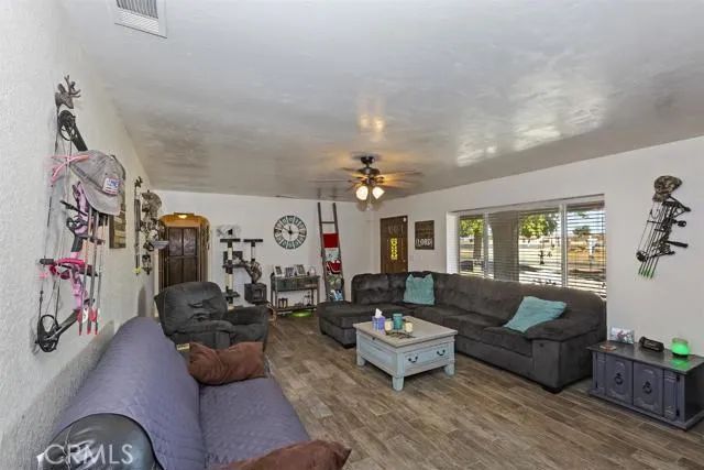 21775 Sioux Road, Apple Valley, CA 92308