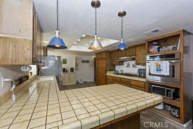 21775 Sioux Road, Apple Valley, CA 92308