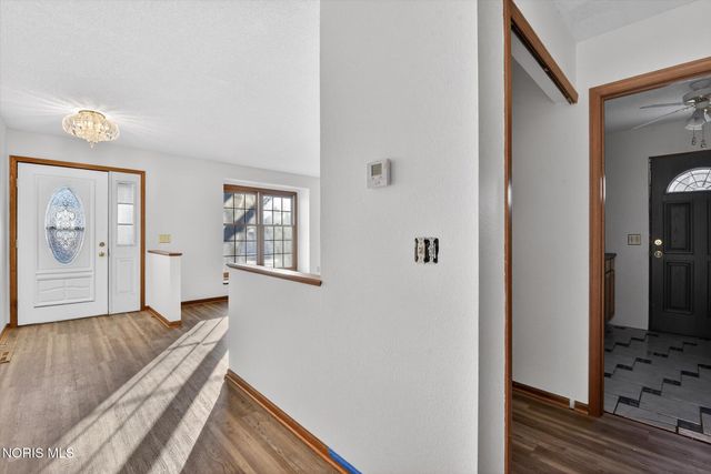 1957 Carvelle Drive, Northwood, OH 43619