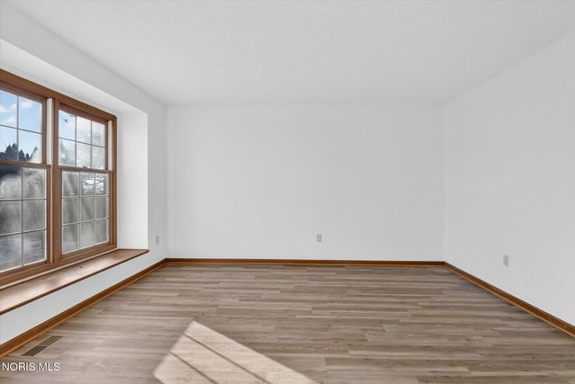 1957 Carvelle Drive, Northwood, OH 43619