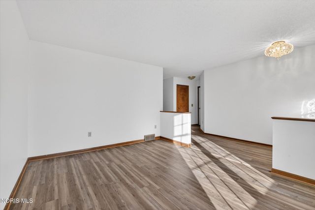 1957 Carvelle Drive, Northwood, OH 43619