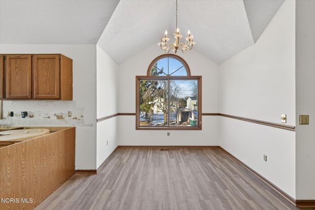 1957 Carvelle Drive, Northwood, OH 43619