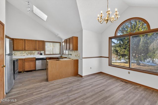 1957 Carvelle Drive, Northwood, OH 43619