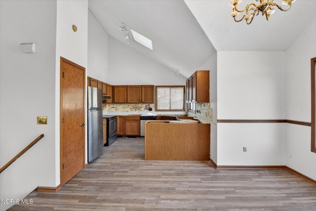 1957 Carvelle Drive, Northwood, OH 43619