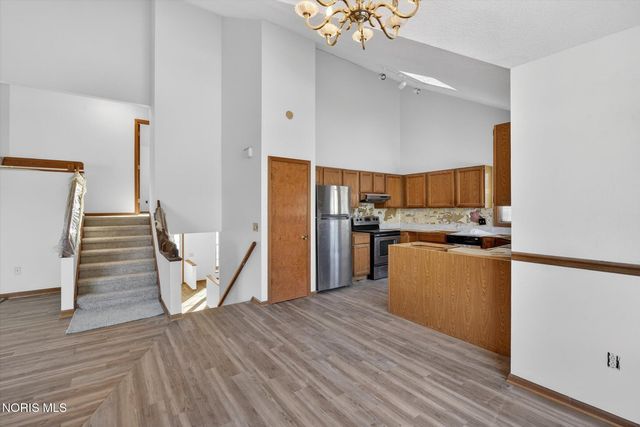 1957 Carvelle Drive, Northwood, OH 43619