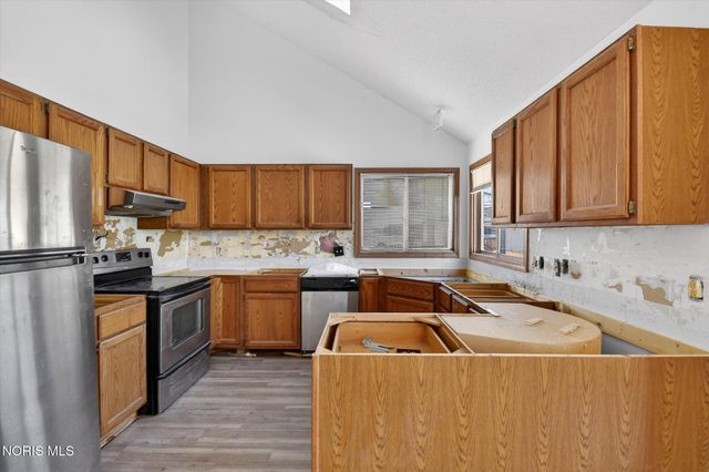 1957 Carvelle Drive, Northwood, OH 43619