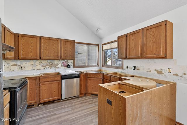 1957 Carvelle Drive, Northwood, OH 43619