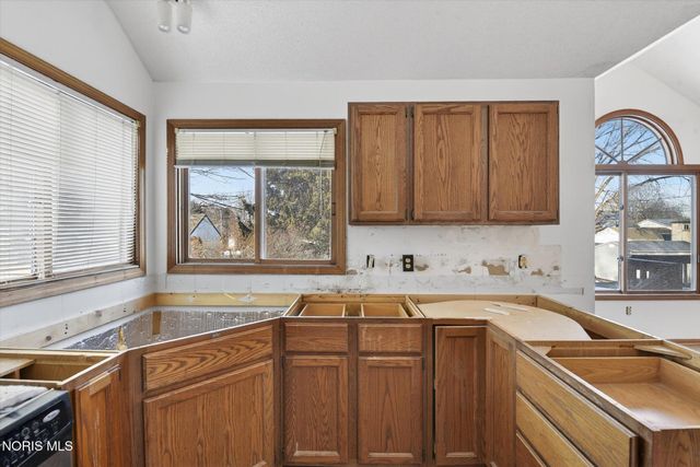 1957 Carvelle Drive, Northwood, OH 43619