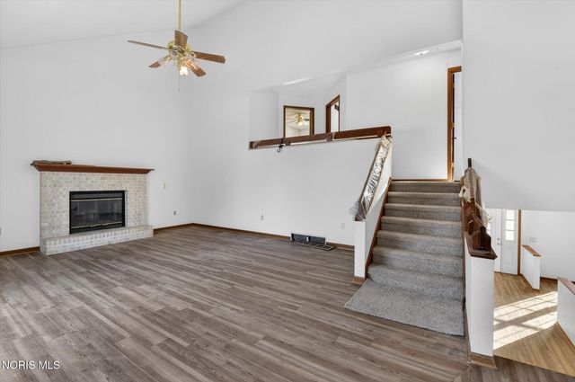 1957 Carvelle Drive, Northwood, OH 43619