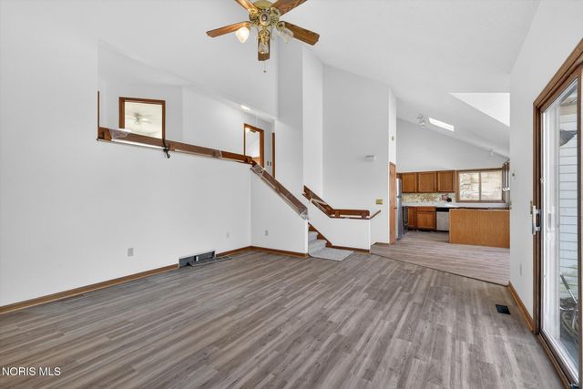 1957 Carvelle Drive, Northwood, OH 43619