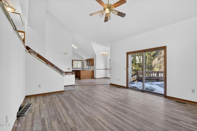 1957 Carvelle Drive, Northwood, OH 43619