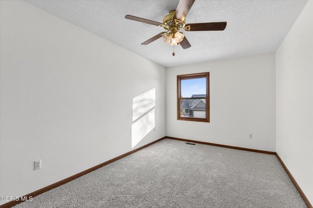 1957 Carvelle Drive, Northwood, OH 43619