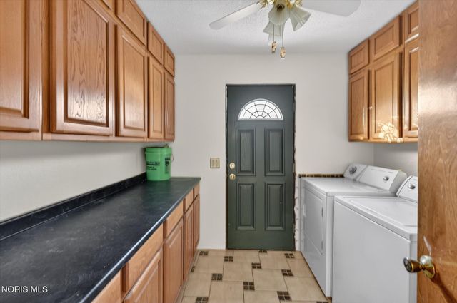 1957 Carvelle Drive, Northwood, OH 43619