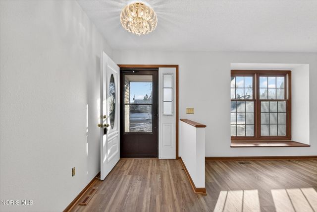 1957 Carvelle Drive, Northwood, OH 43619