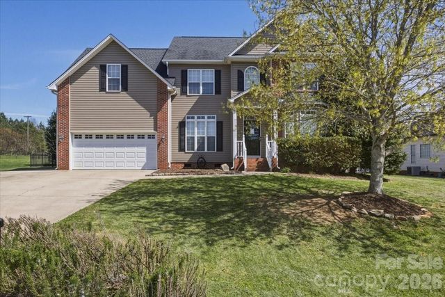 1505 Forest Pointe Lane, Gastonia, NC 28056