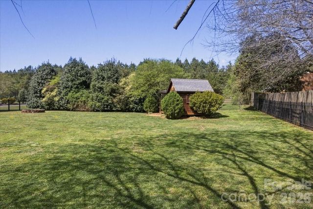 1505 Forest Pointe Lane, Gastonia, NC 28056