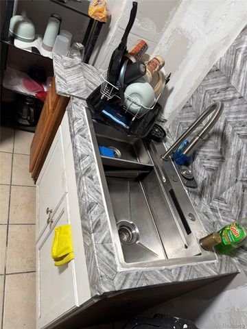 20059 Yacama, Highland Park, MI 48203