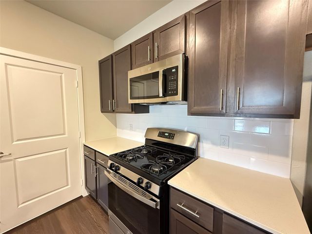2102 Antoine Drive B1.2207, Houston, TX 77055