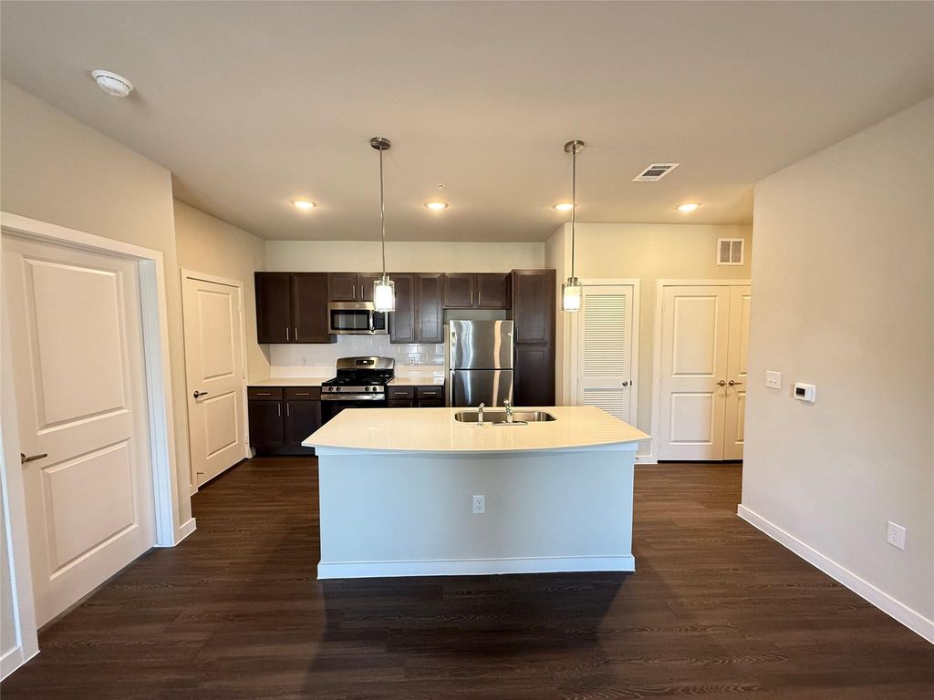 2102 Antoine Drive B1.2207, Houston, TX 77055