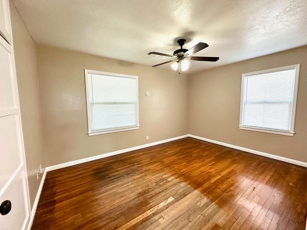 Image 10 of property listing at 1319 N Richmond Avenue, Hanford, CA 93230