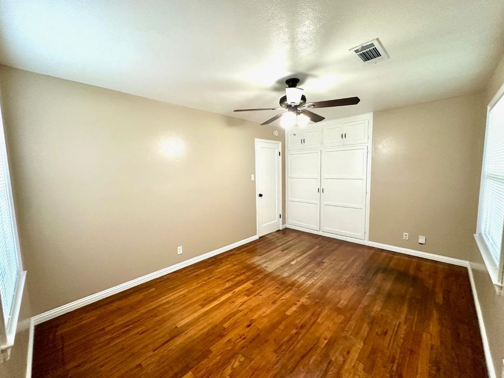 Image 11 of property listing at 1319 N Richmond Avenue, Hanford, CA 93230