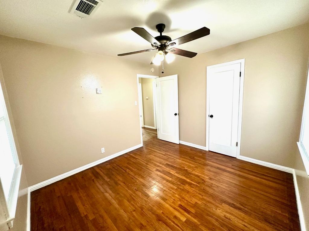 Image 14 of property listing at 1319 N Richmond Avenue, Hanford, CA 93230