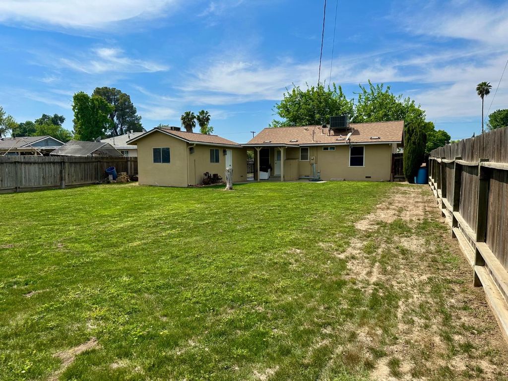 Image 18 of property listing at 1319 N Richmond Avenue, Hanford, CA 93230