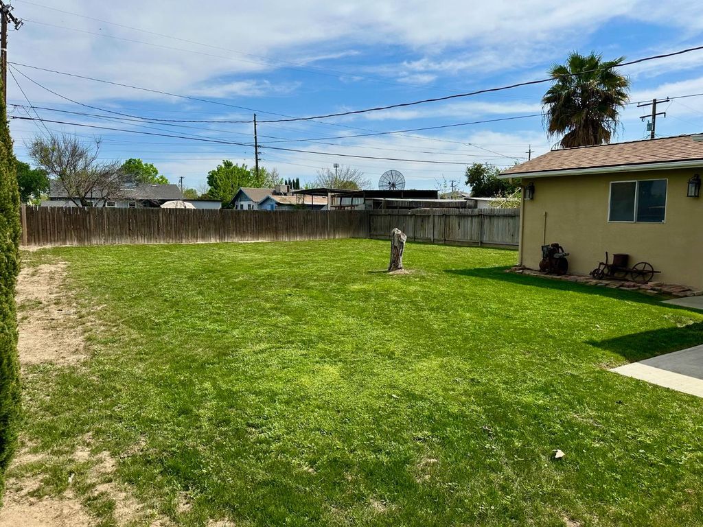 Image 19 of property listing at 1319 N Richmond Avenue, Hanford, CA 93230