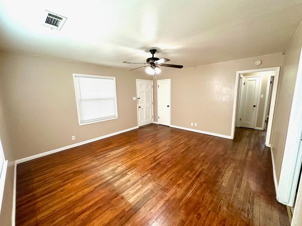 Image 5 of property listing at 1319 N Richmond Avenue, Hanford, CA 93230