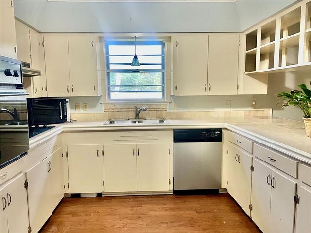 308 IRIS PARK Drive, Pineville, LA 71360