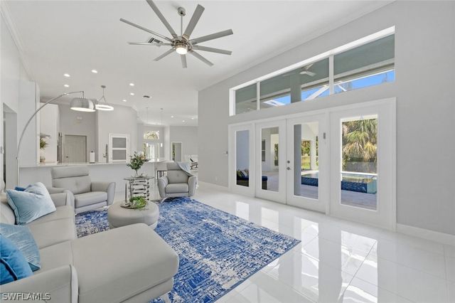 1520 Oakes BLVD, Naples, FL 34119