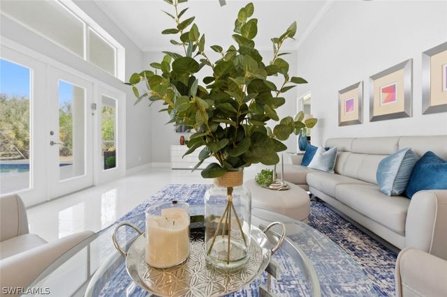 1520 Oakes BLVD, Naples, FL 34119