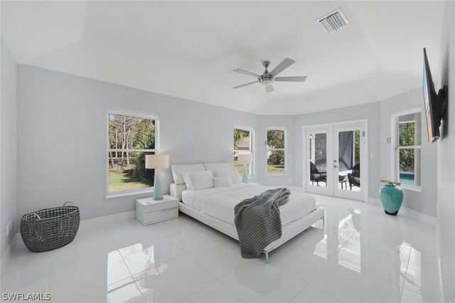 1520 Oakes BLVD, Naples, FL 34119