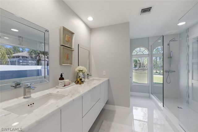 1520 Oakes BLVD, Naples, FL 34119