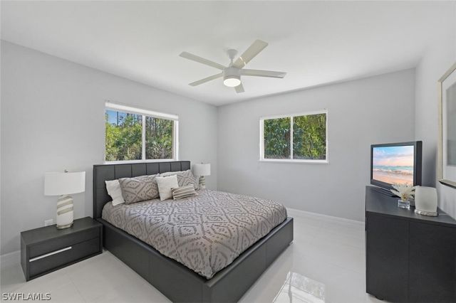 1520 Oakes BLVD, Naples, FL 34119