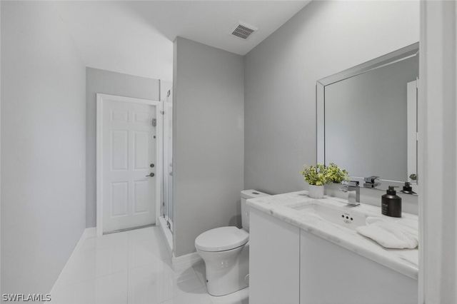 1520 Oakes BLVD, Naples, FL 34119