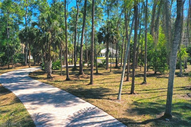 1520 Oakes BLVD, Naples, FL 34119