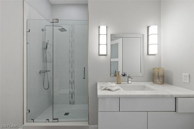 1520 Oakes BLVD, Naples, FL 34119