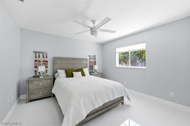 1520 Oakes BLVD, Naples, FL 34119